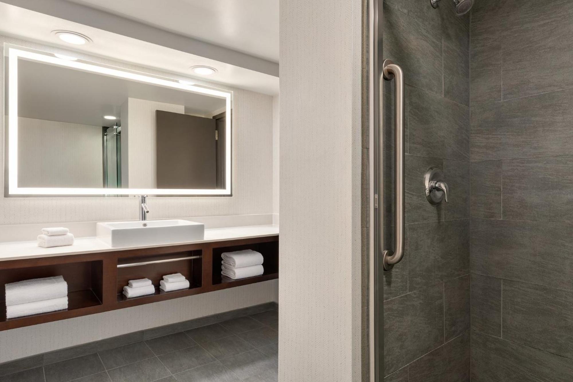 Virginia - Norfolk By Ihg Hotel 4*